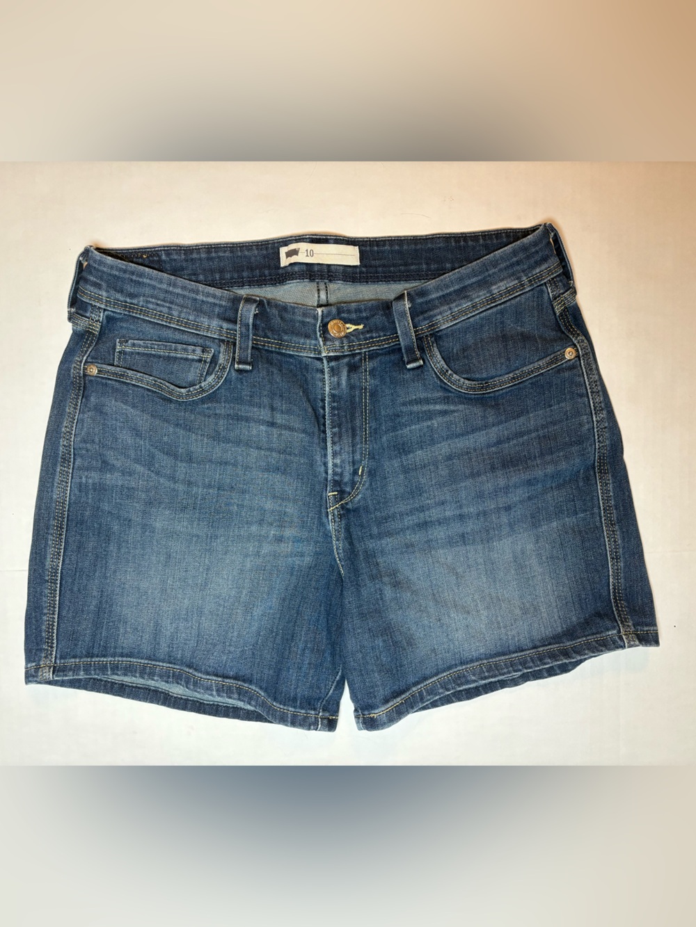 Levi’s Mid-rise Denim Jean Shorts Medium Wash Size 10